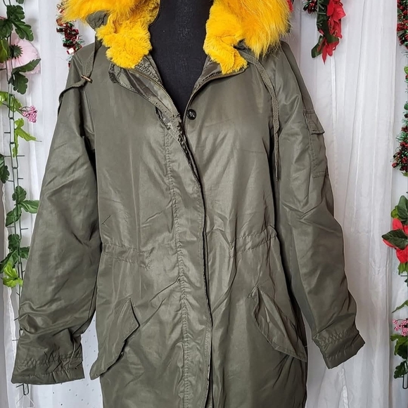American Eagle Outfitters Olive Utility Jacket with Yellow Faux Fur - Picture 2 of 2